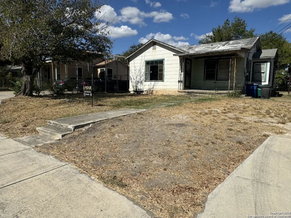 Unit for sale at 415 W SOUTHCROSS BLVD, San Antonio, TX 78221