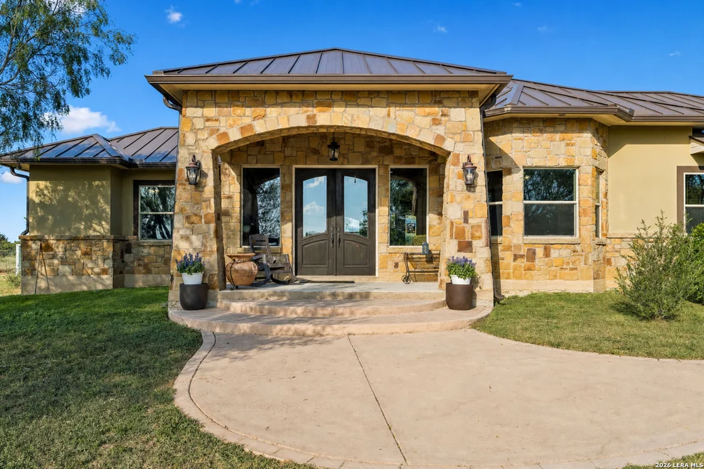 Unit for sale at 230 Casarez Rd, Pleasanton, TX 78064