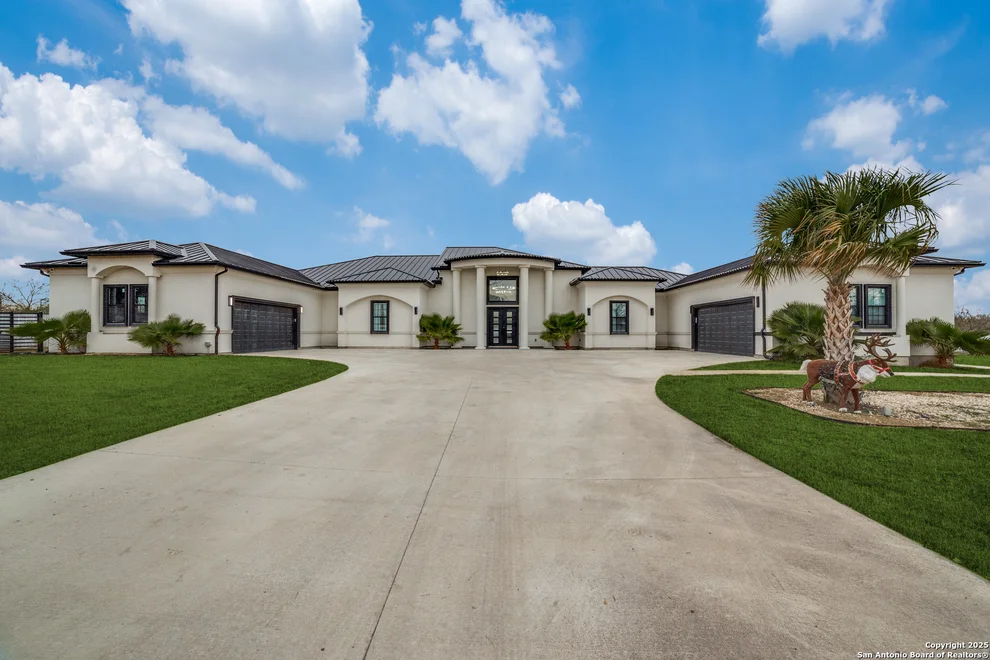 Unit for sale at 903 Gillette Blvd, San Antonio, TX 78224