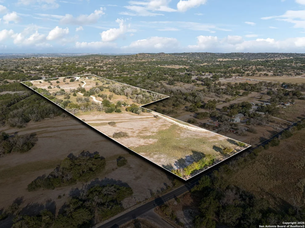 Unit for sale at 232 N Stoneleigh Rd., Center Point, TX 78010