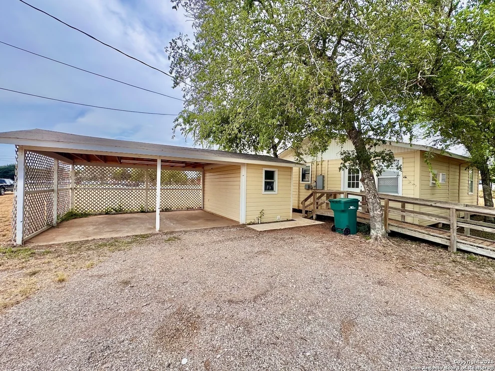 Unit for sale at 201 Zanderson Ave, Jourdanton, TX 78026