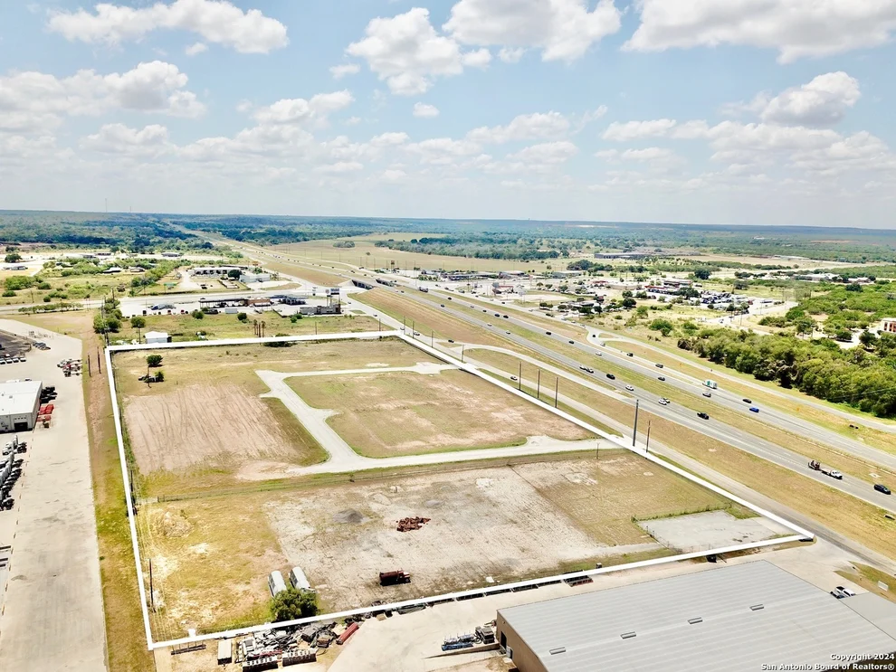 Unit for sale at 20030 interstate 37, Elmendorf, TX 78112