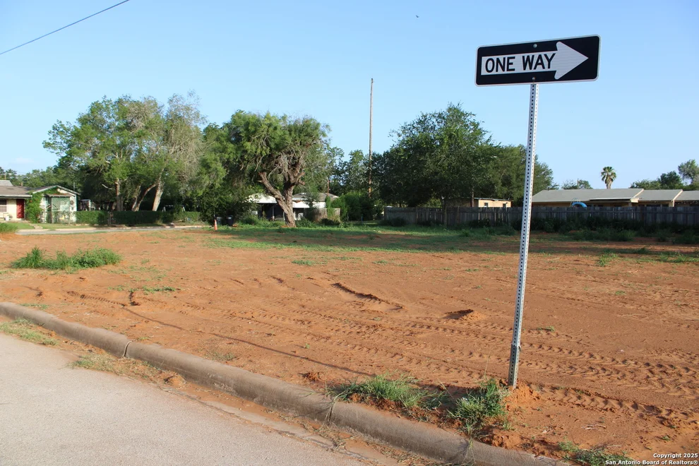 Unit for sale at 519 N Chestnut, Pearsall, TX 78061