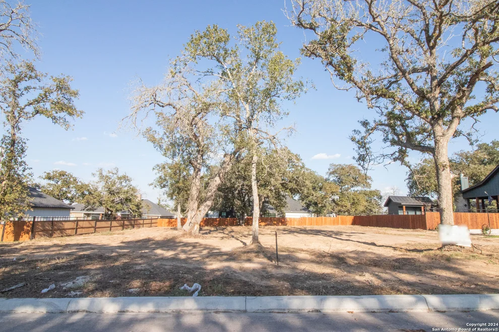Unit for sale at 109 Laurel Heights, La Vernia, TX 78121