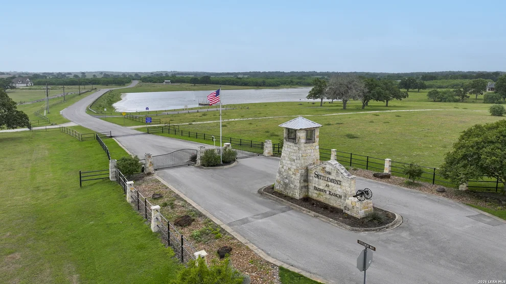 Unit for sale at 10 Patriot Circle, Luling, TX 78648
