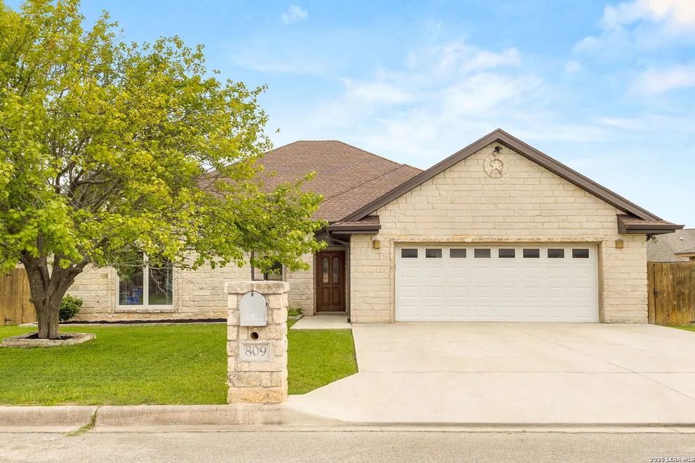 Unit for sale at 809 Saint James, Seguin, TX 78155