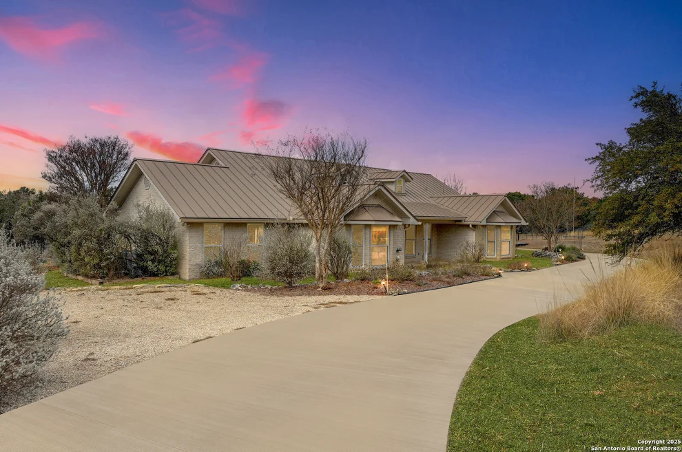Unit for sale at 315 Greenleaf Dr, Kerrville, TX 78028