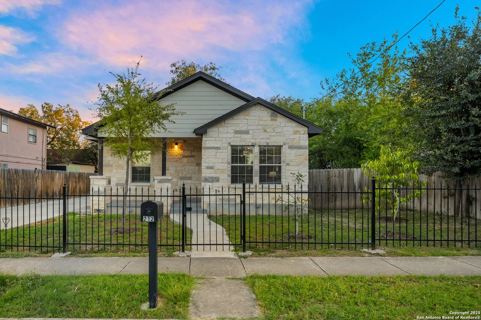 Unit for sale at 212 W Baylor, San Antonio, TX 78204