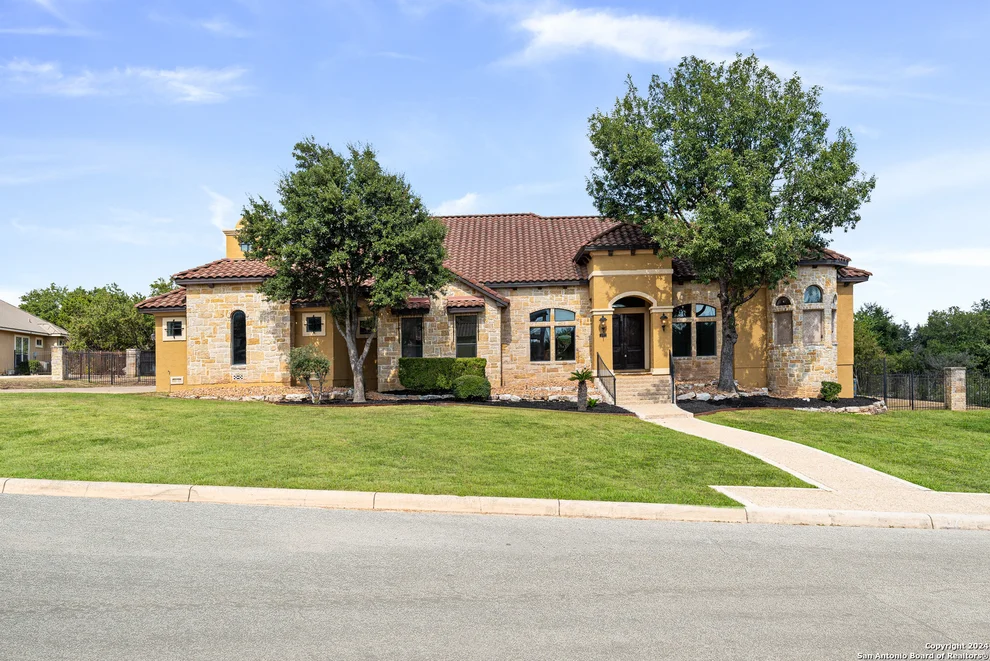 Unit for sale at 107 Champions Mill, San Antonio, TX 78258
