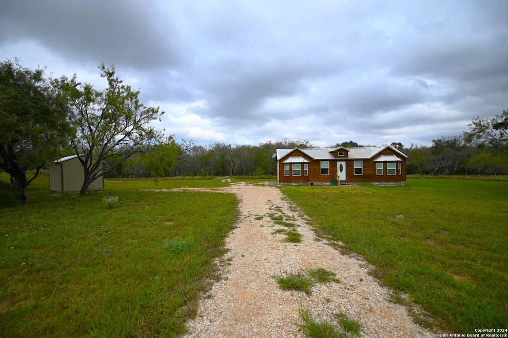 Unit for sale at 6633 County Road 401, Floresville, TX 78114