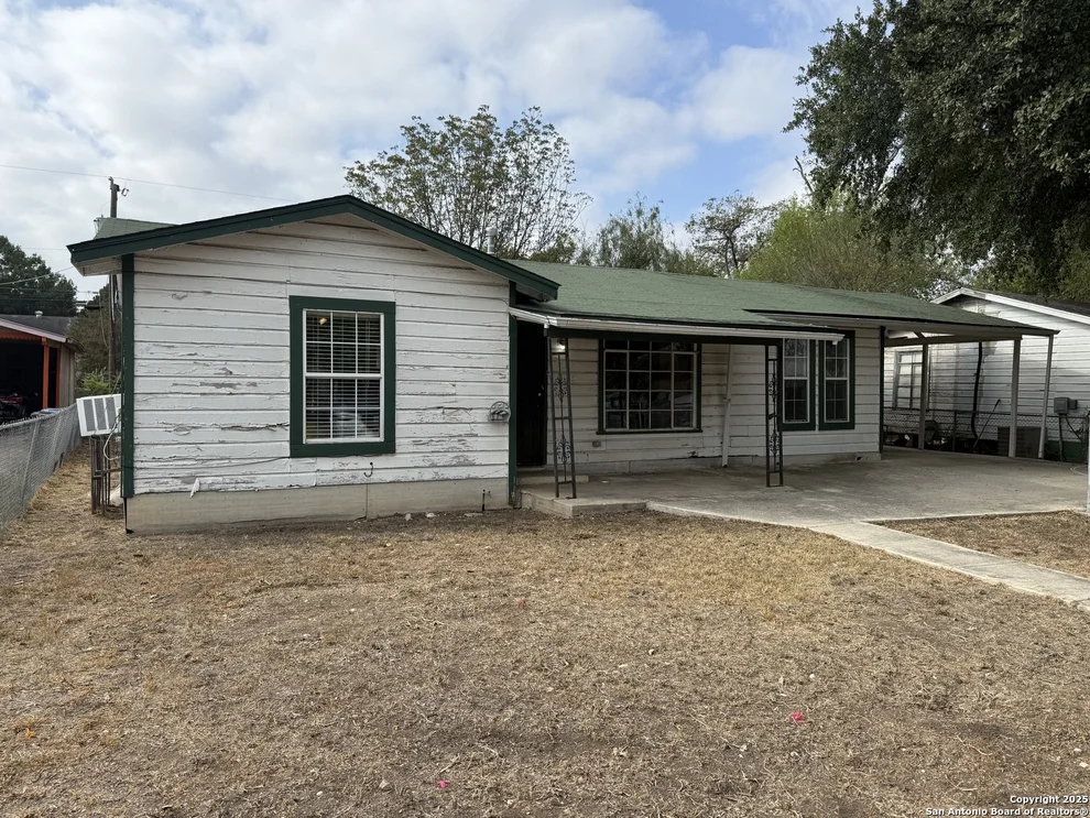 Unit for sale at 910 Menefee, San Antonio, TX 78237