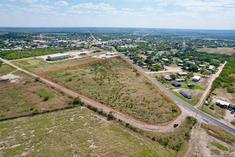 Unit for sale at 142 burnett, Charlotte, TX 78011