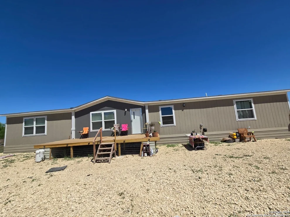 Unit for sale at 5581 FM 1986, La Pryor, TX 78872