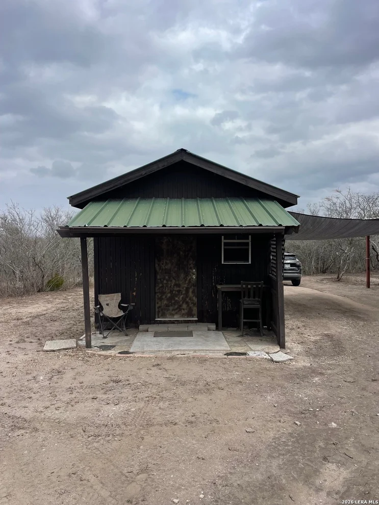Unit for sale at 250 Live Oak Spur, George West, TX 78022