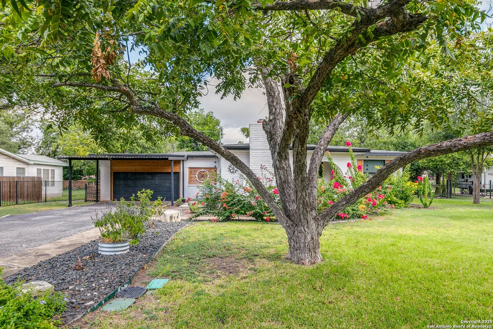 Unit for sale at 715 Oakwood Dr, San Antonio, TX 78228