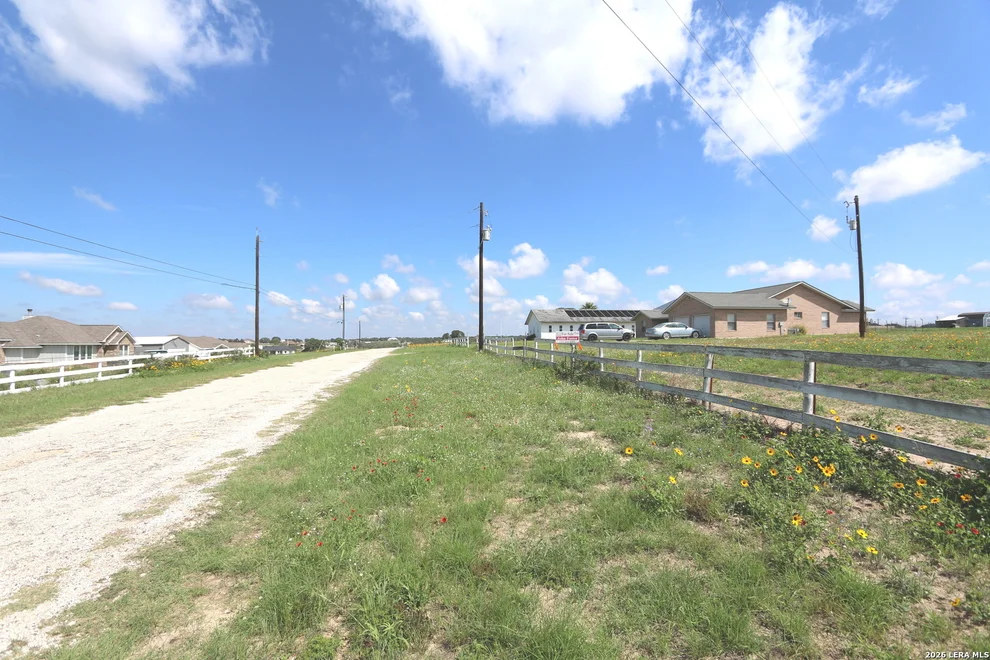 Unit for sale at 604 Lakeridge Lane, La Vernia, TX 78121