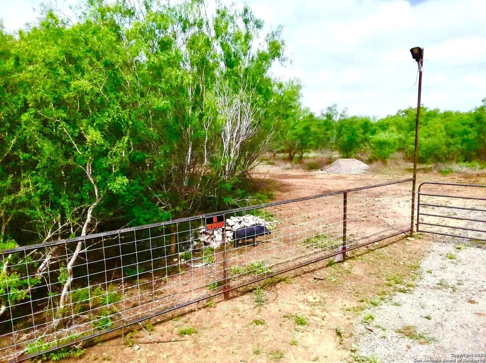Unit for sale at 5972 FM 1581, Pearsall, TX 78061