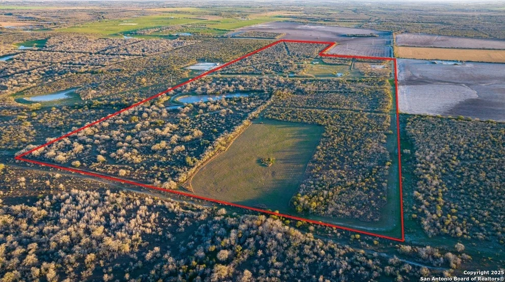 Unit for sale at 998 County Road 361, Gillett, TX 78116