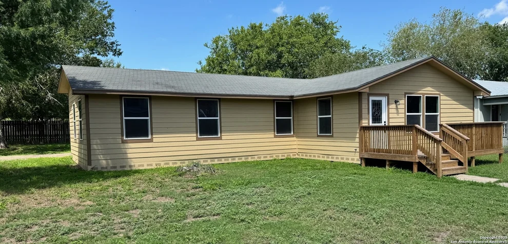 Unit for sale at 601 Mesquite, George West, TX 78022