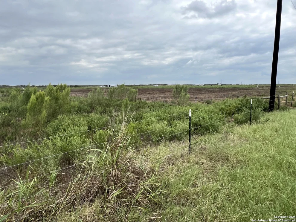 Unit for sale at 5155 St Hwy 97W, Floresville, TX 78114