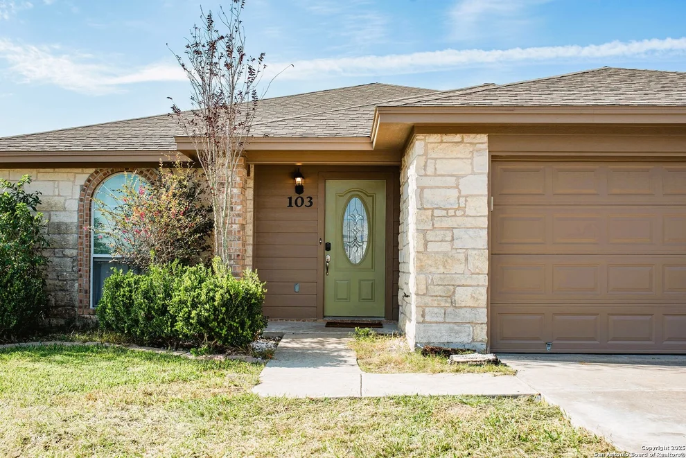Unit for sale at 103 Deer Trot, Victoria, TX 77905