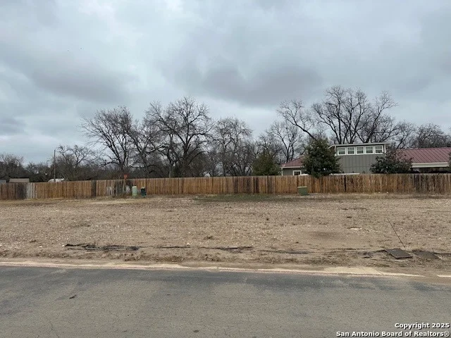 Unit for sale at 121 Sutton Place-Lot16, Uvalde, TX 78801