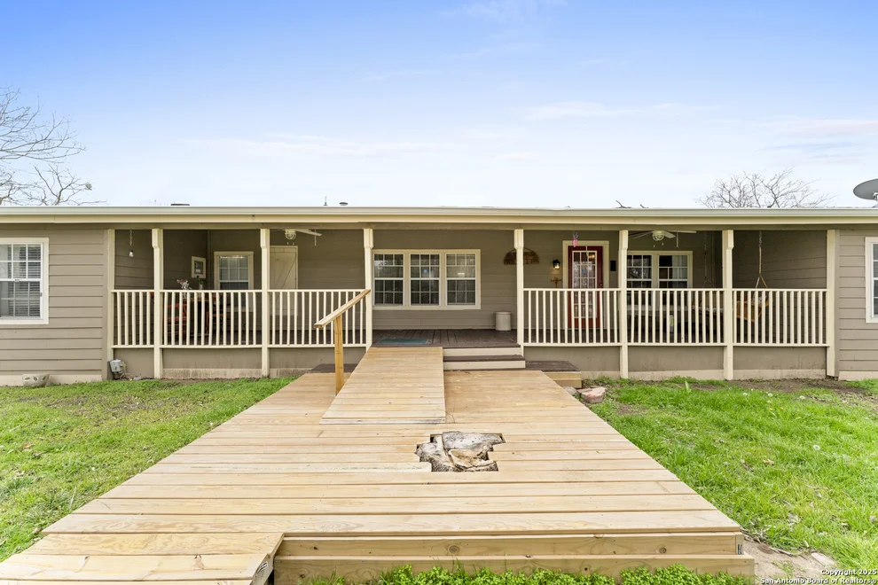 Unit for sale at 309 Woodcreek Circle, McQueeney, TX 78123