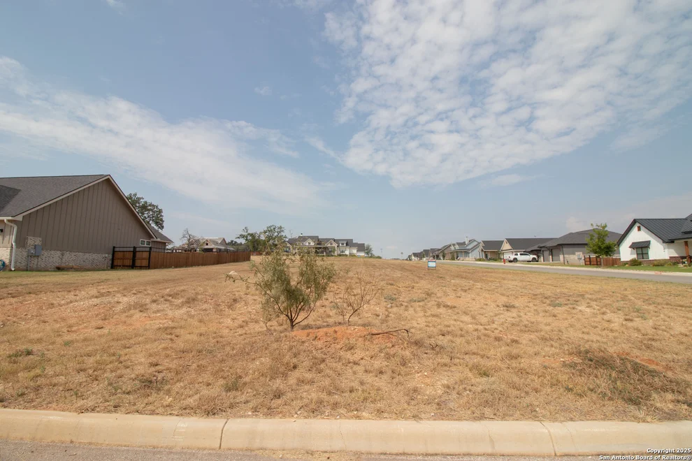 Unit for sale at 100 Juniper Point, La Vernia, TX 78121