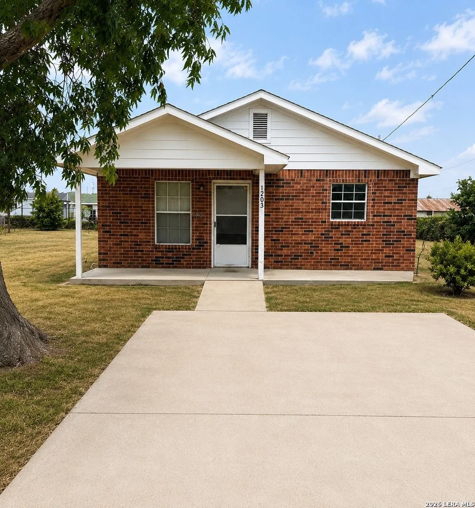 Unit for sale at 1203 W. Houston St., Carrizo Springs, TX 78834