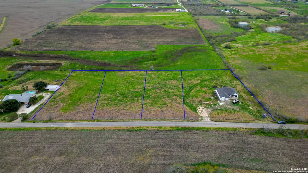 Unit for sale at 2425 Partnership, Seguin, TX 78155