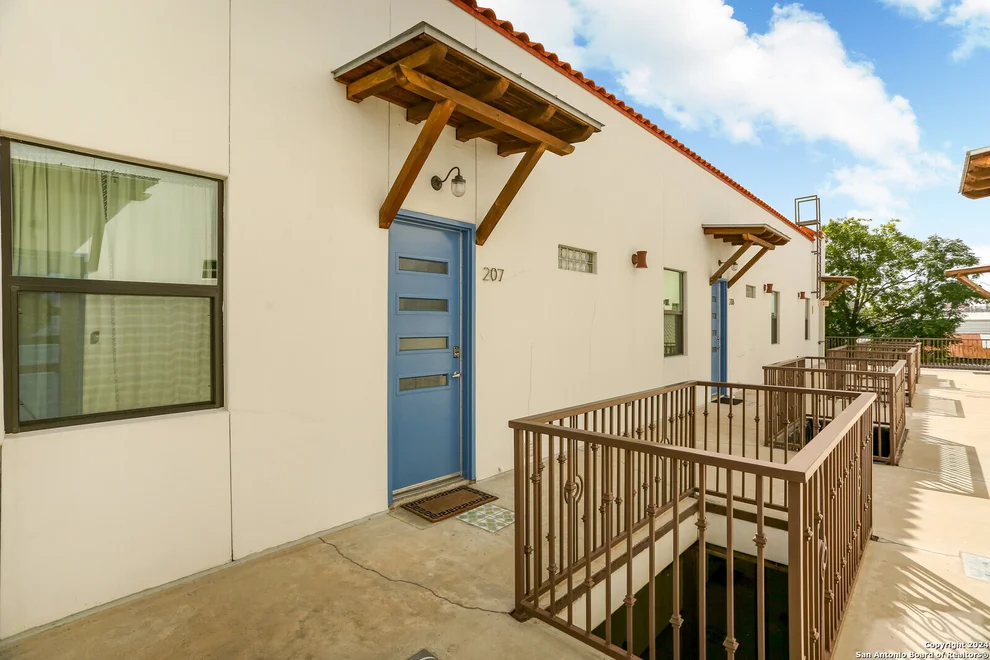 Unit for sale at 1542 N Alamo St, San Antonio, TX 78215