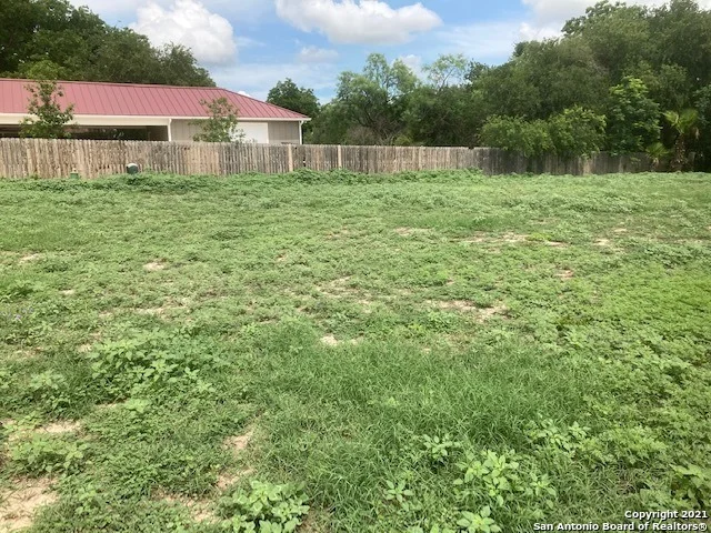 Unit for sale at 117 Sutton Place-Lot #14, Uvalde, TX 78801