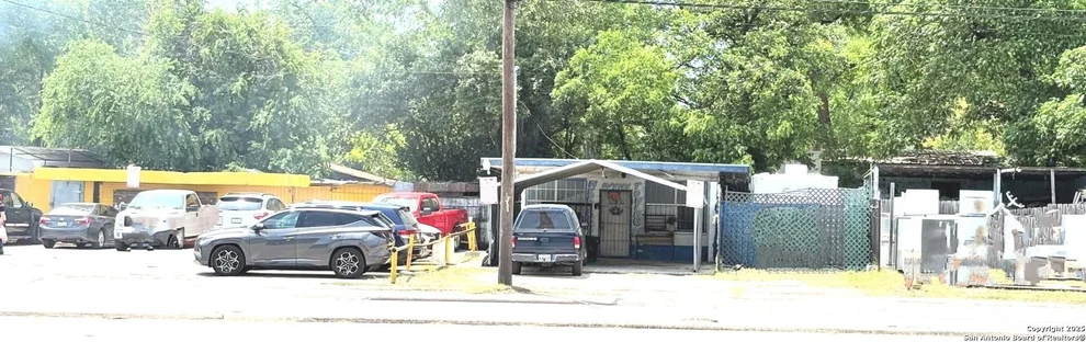 Unit for sale at 607 S General McMullen, San Antonio, TX 78237
