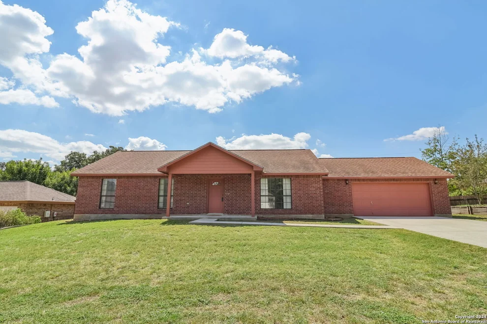 Unit for sale at 307 Crownhill Dr, Pleasanton, TX 78064
