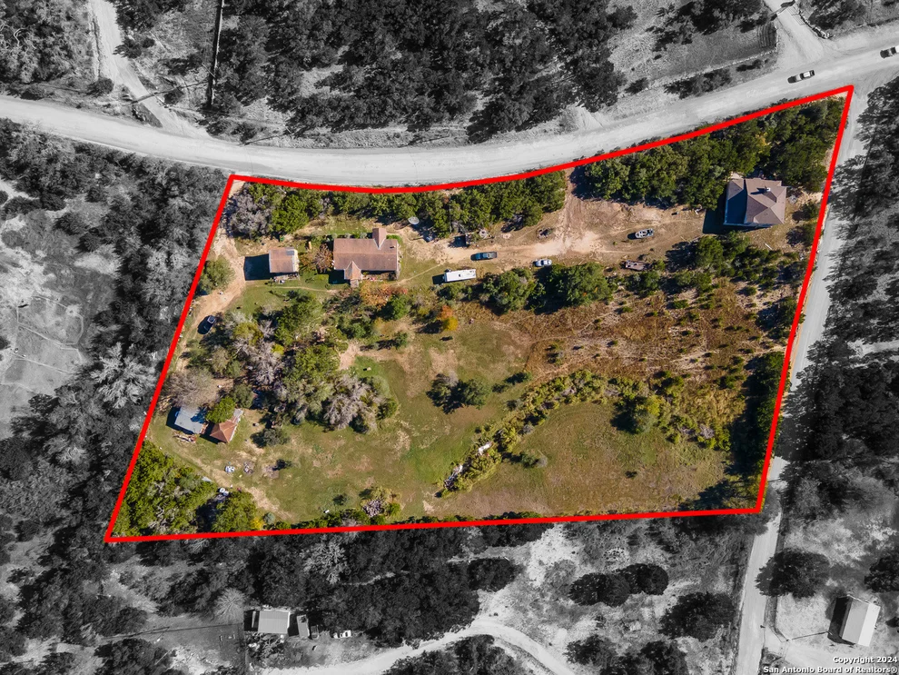 Unit for sale at 989 Oil Well Road, Pipe Creek, TX 78063