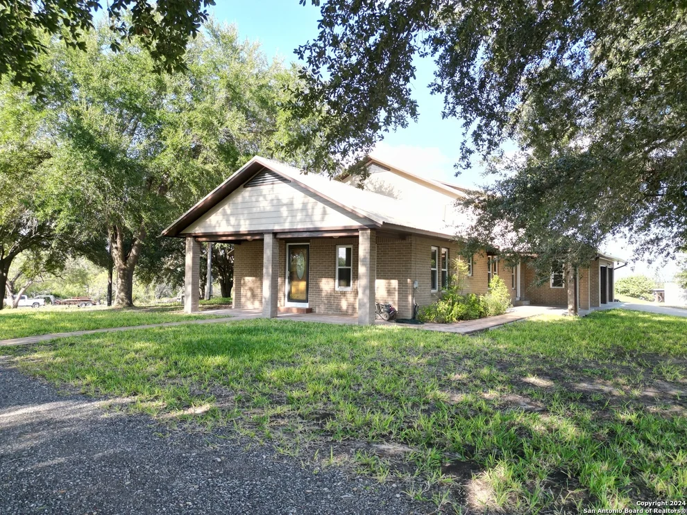Unit for sale at 100 County Road 305, George West, TX 78022