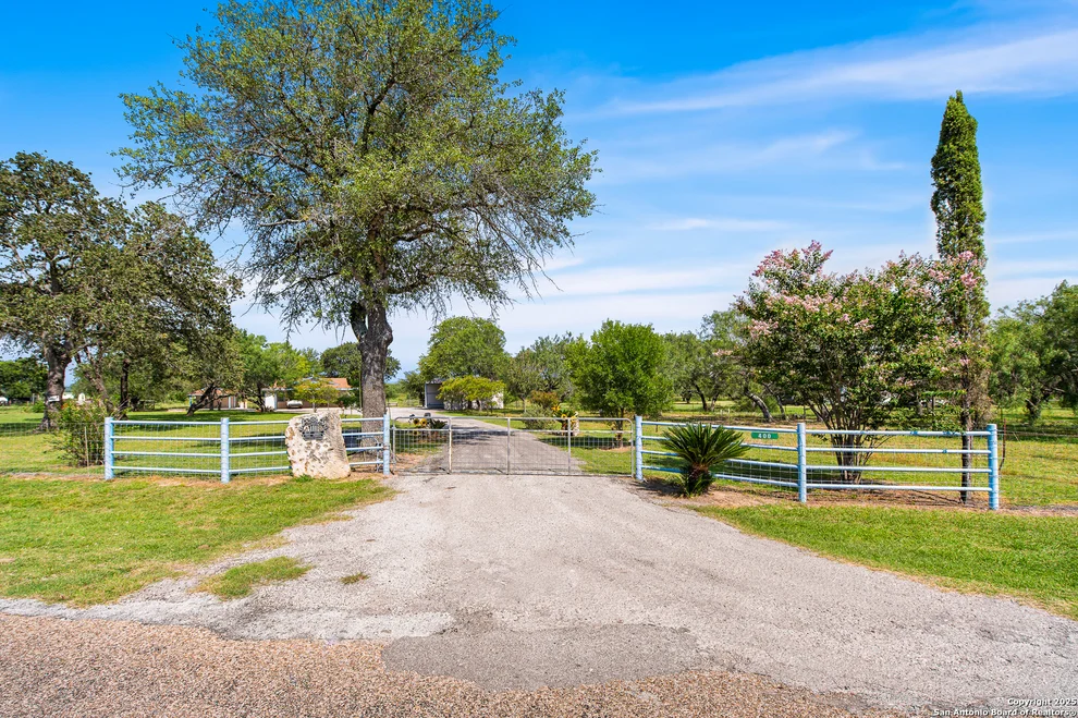 Unit for sale at 400 Blue Quail, Lytle, TX 78052