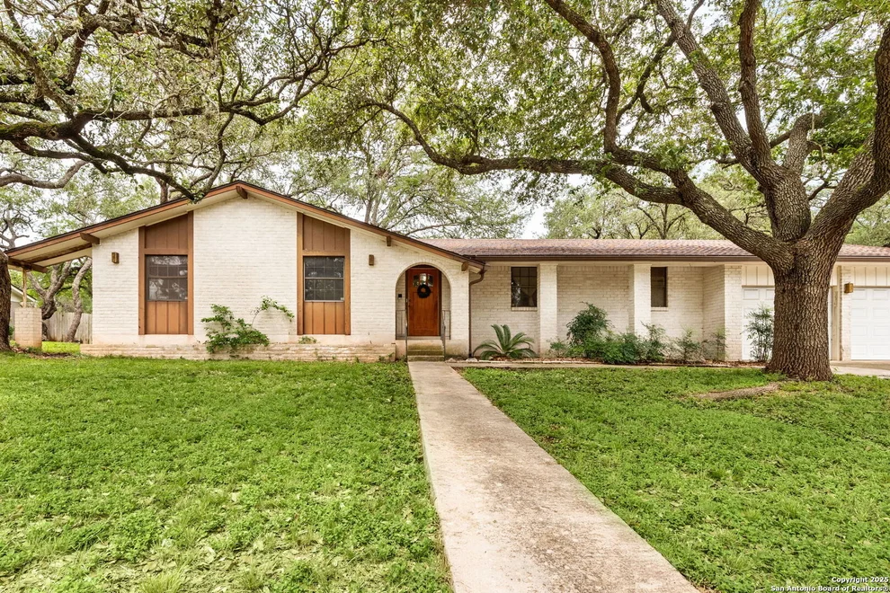 Unit for sale at 517 Oakwood, New Braunfels, TX 78130