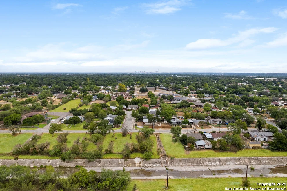 Unit for sale at 526 E Ansley St, San Antonio, TX 78221