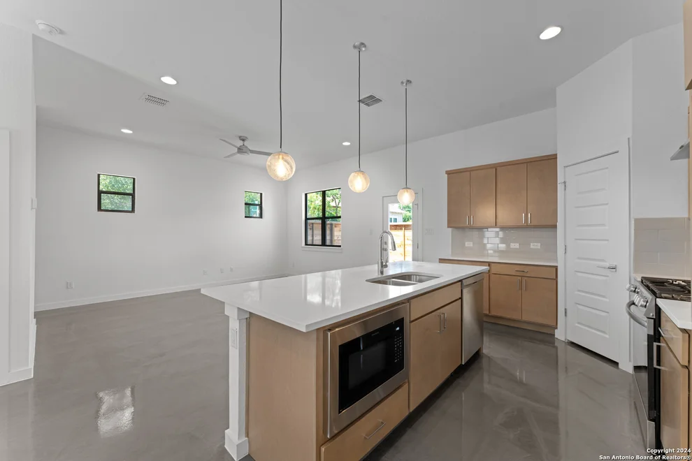 Unit for sale at 914 N Olive #101, San Antonio, TX 78202