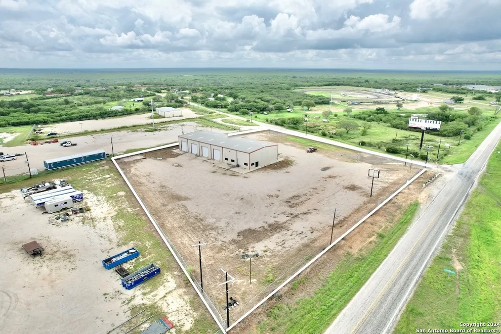 Unit for sale at 43 Pullin, Pleasanton, TX 78064