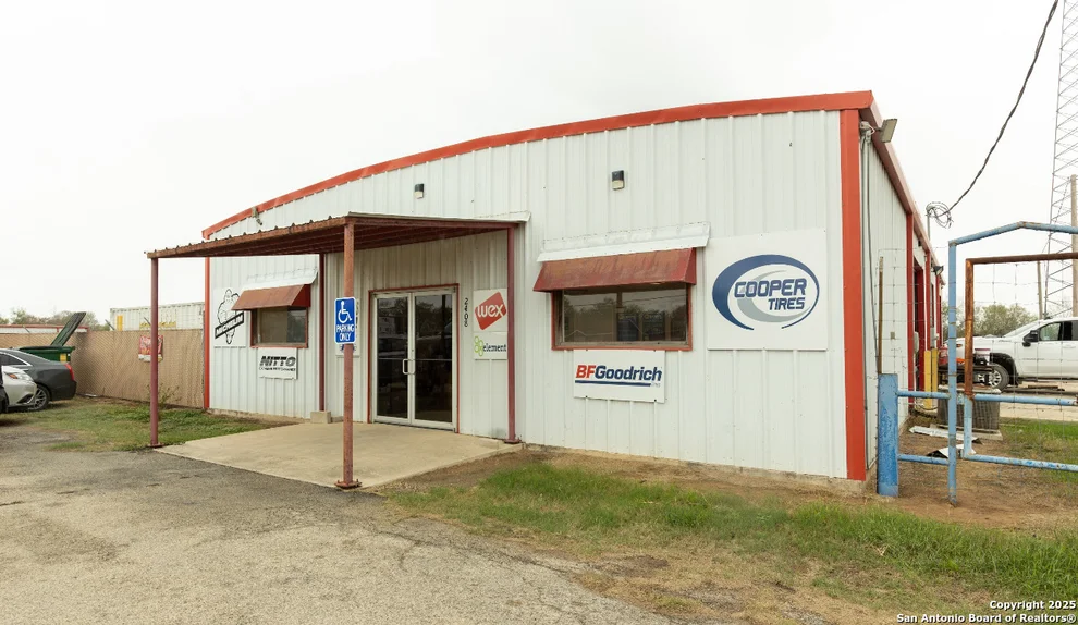 Unit for sale at 2408 Zanderson Ave, Jourdanton, TX 78026