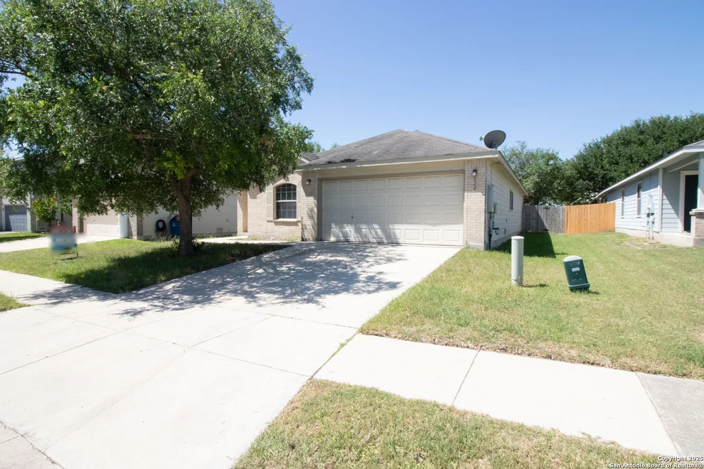 Unit for sale at 124 Pointe Loop, Cibolo, TX 78108