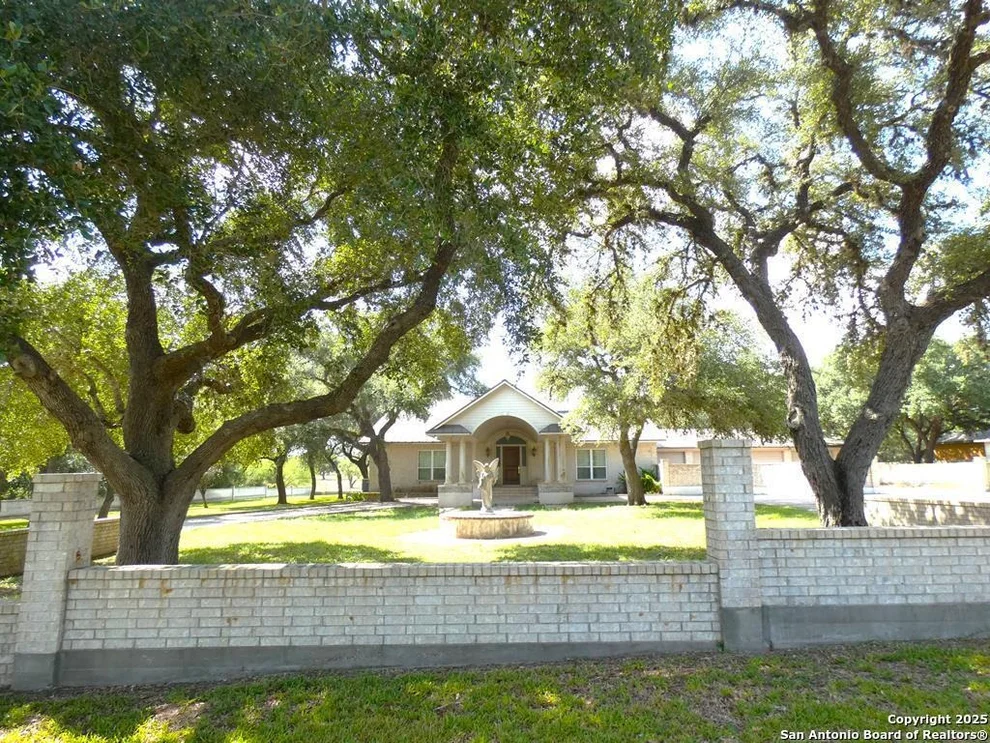 Unit for sale at 133 Fairway Ridge, Beeville, TX 78102