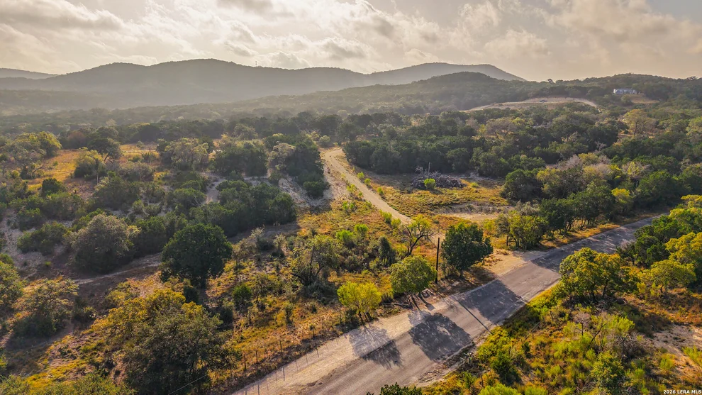 Unit for sale at 1576 Bear Creek Rd, Pipe Creek, TX 78063