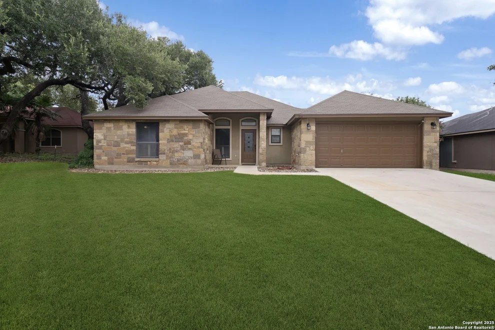 Unit for sale at 214 Yorktown, Pleasanton, TX 78064