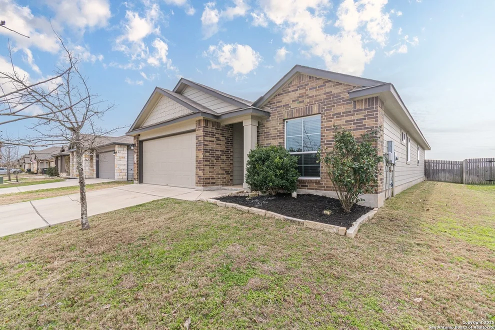 Unit for sale at 918 Pumpkin, New Braunfels, TX 78130