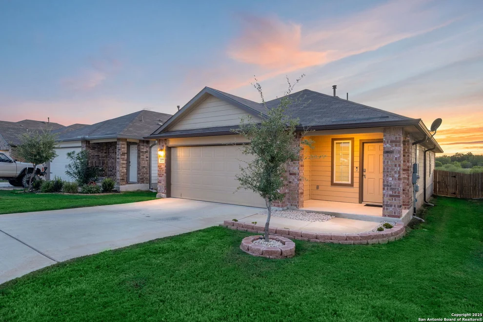 Unit for sale at 377 Middle Green Loop, Floresville, TX 78114