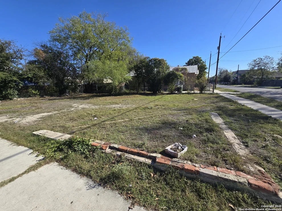Unit for sale at 2021 El Paso, San Antonio, TX 78207