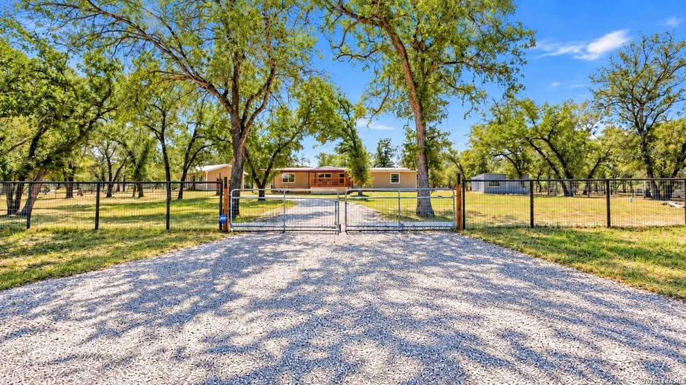 Unit for sale at 213 Oak View Dr, La Vernia, TX 78121